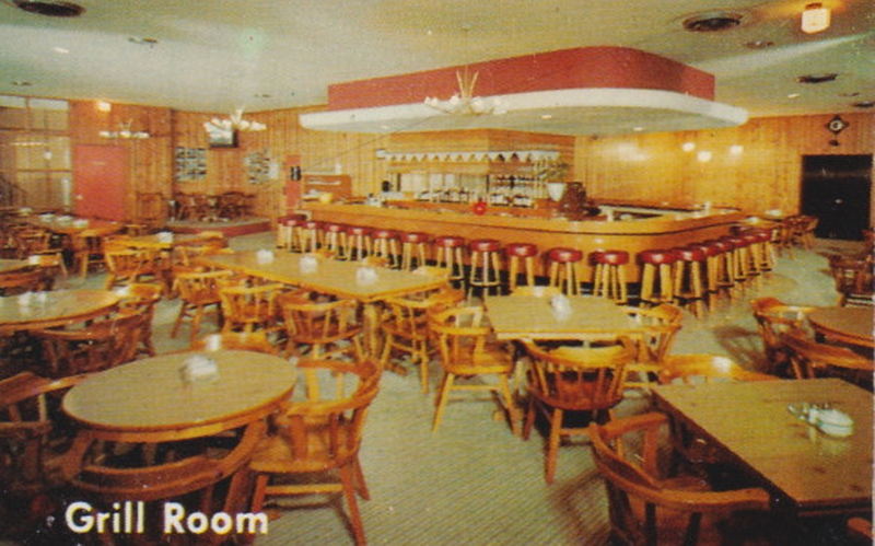 Hillcrest Country Club - Vintage Postcard (newer photo)